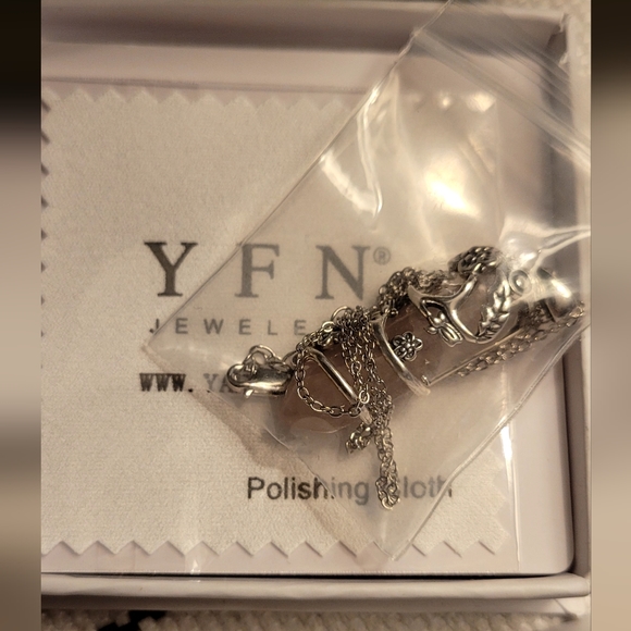 GENUINE ROSE QUARTZ POINT CRYSTAL PENDANT WITH NECKLACE - Picture 3 of 4